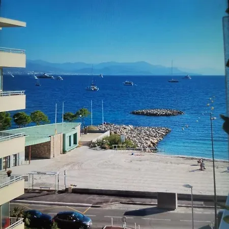 Casa de Férias La Salis Cute With Seaview Antibes